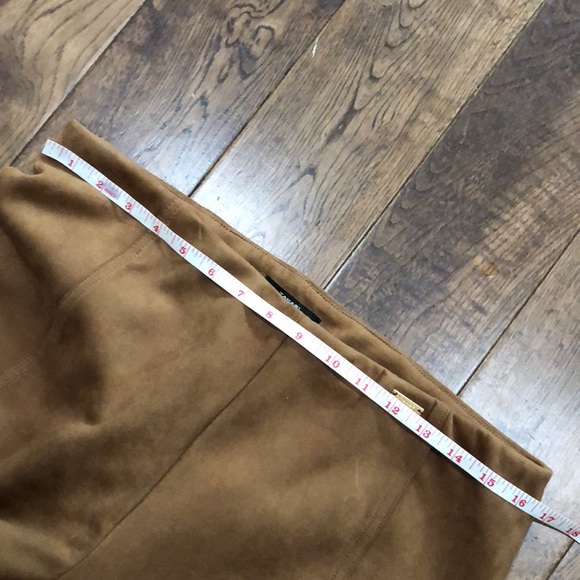 T by TAHARI cognac brown faux leather pull on pant size 6 faux suede pants - Picture 5 of 14